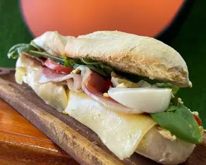 Baguette Jamón crudo y rúcula