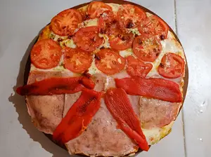 Mitad jamón morrón mitad napo