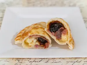 Empanada Panceta Y Ciruela