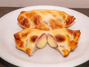 Empanada de jamón y queso