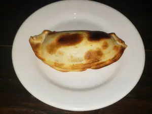 Empanada de queso y cebolla