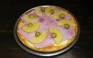 Pizza Jamon y Anana Chica