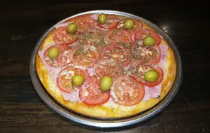 Pizza napolitana con jamón