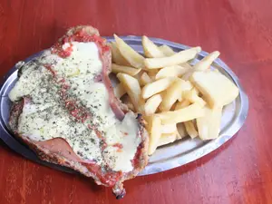 Milanesa napolitana con fritas