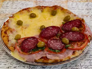 Pizza 1/2 calabresa