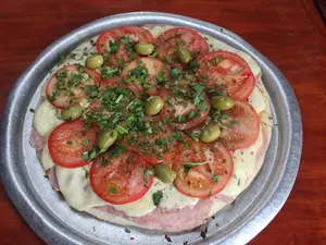 Pizza napolitana con jamón
