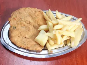 Suprema con papas fritas