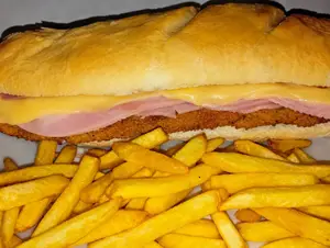 Sándwich simple milanesa, carne jamón y queso