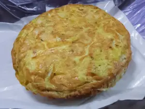 Tortilla de papa con cebolla