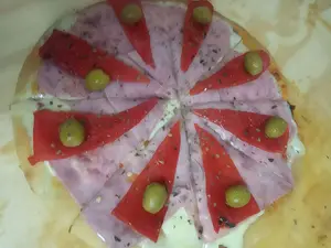 Pizza jamón y morrón grande