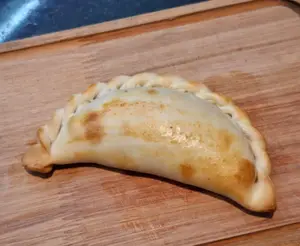 Empanada cebolla y queso