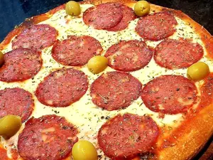 Pizza De Calabresa