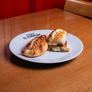 Empanada de cebolla y queso