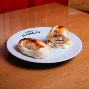 Empanada de jamón y queso