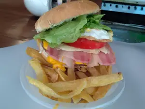 Cheddar + panceta+ papas frita