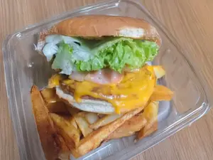Hamburguesas Con Cheddar + Papas Fritas