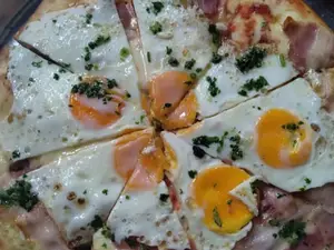Pizza Panceta Y Huevo