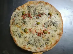 Pizza tres quesos