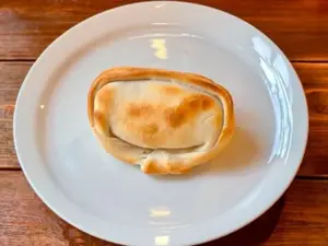 Empanada jamón y queso