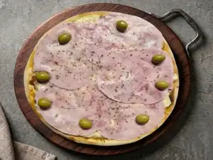 Pizza napolitana con jamón
