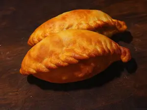 Empanada cebolla y muzzarella