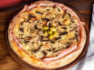 Pizza con champiñón y jamón