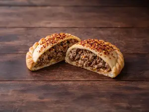 Empanada de carne picante