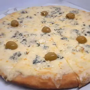 Pizza grande con roquefort