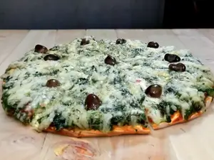 Pizza grande con verdura