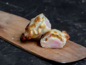 Empanada de jamón y queso