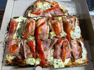 Pizza Jamón Y Morron