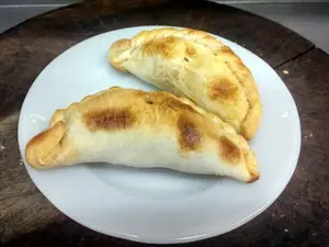 Empanada de carne picante