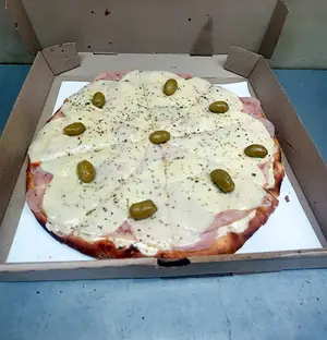 Pizza con provolone