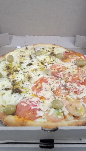 Pizza napolitana (8 porciones)