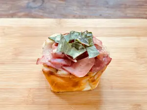 Jamón Crudo Y Albahaca