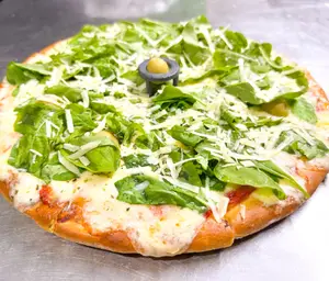 Pizza Rúcula Y Oliva