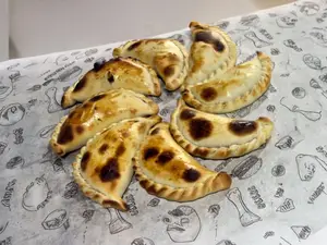 Docena de empanadas medianas
