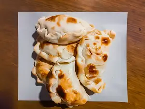 Empanada de jamón y queso m