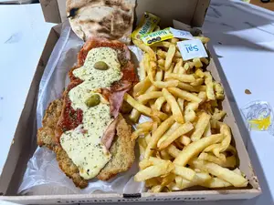 Napolitana De Pollo Con Fritas