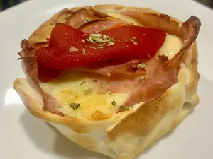 Canasta jamón y morrón