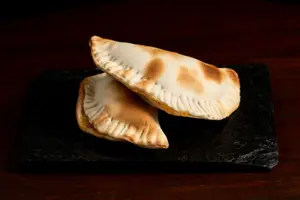 Empanada cebolla y queso