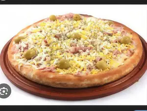 Pizza con jamón y huevo