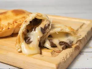 Empanada de aceitunas negras