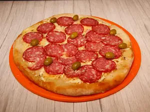 Pizza calabresa al roquefort