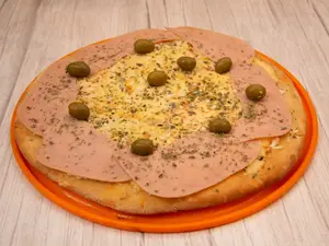 Pizza con jamón y muzzarella