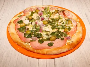 Pizza con panceta al verdeo