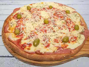 Pizza con provolone y jamón