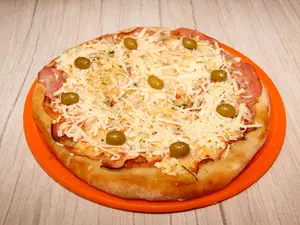 Pizza con provolone y panceta