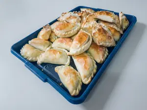 6 EMPANADAS