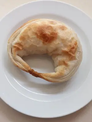Empanada De Jamon Y Queso